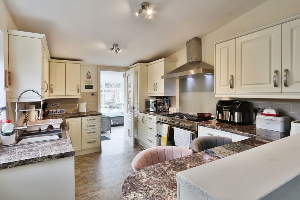 Property photo 2 of 17 3943334