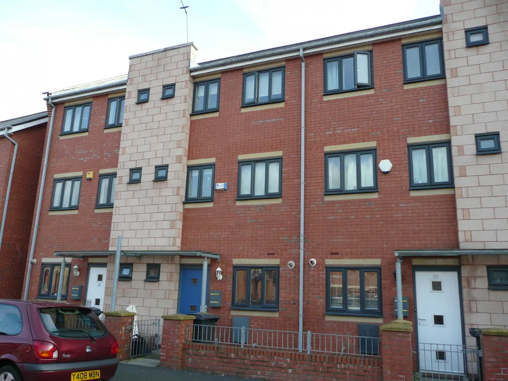 House in Manchester, First Street, Hulme - View 3