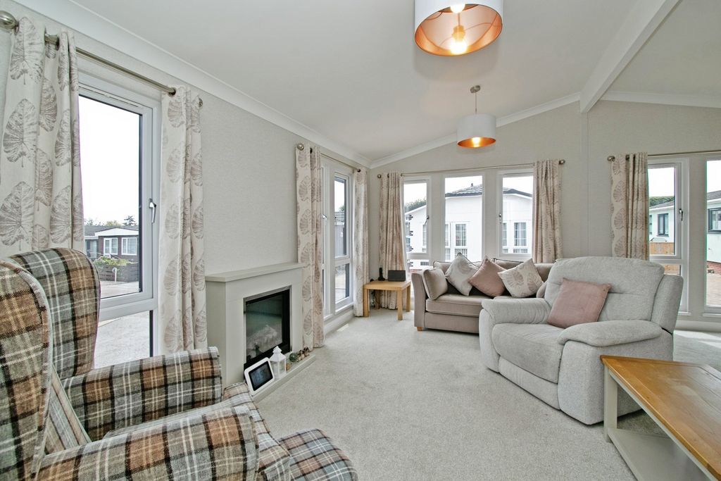 Property photo 3 of 12 Pbox-Img.Jpg