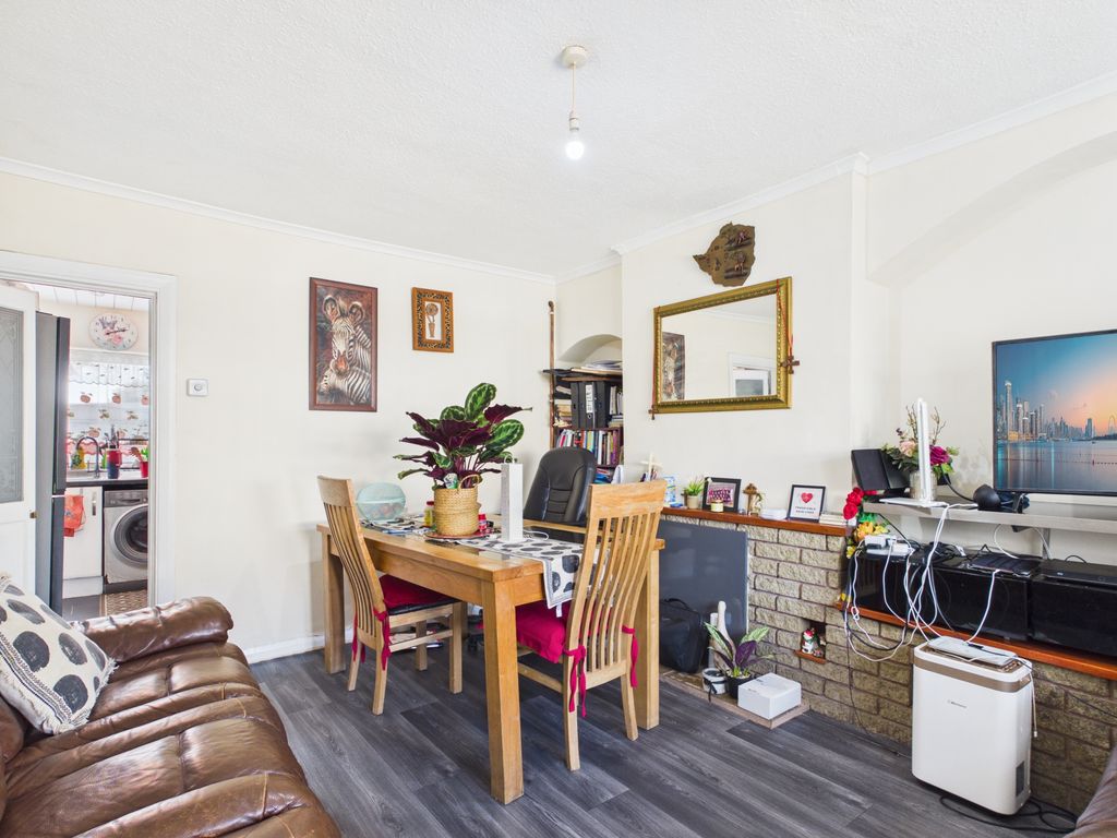 Property photo 3 of 28