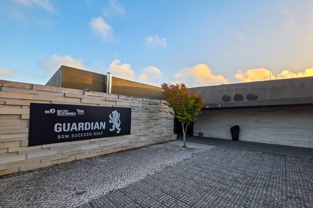 Property photo 2 of 115