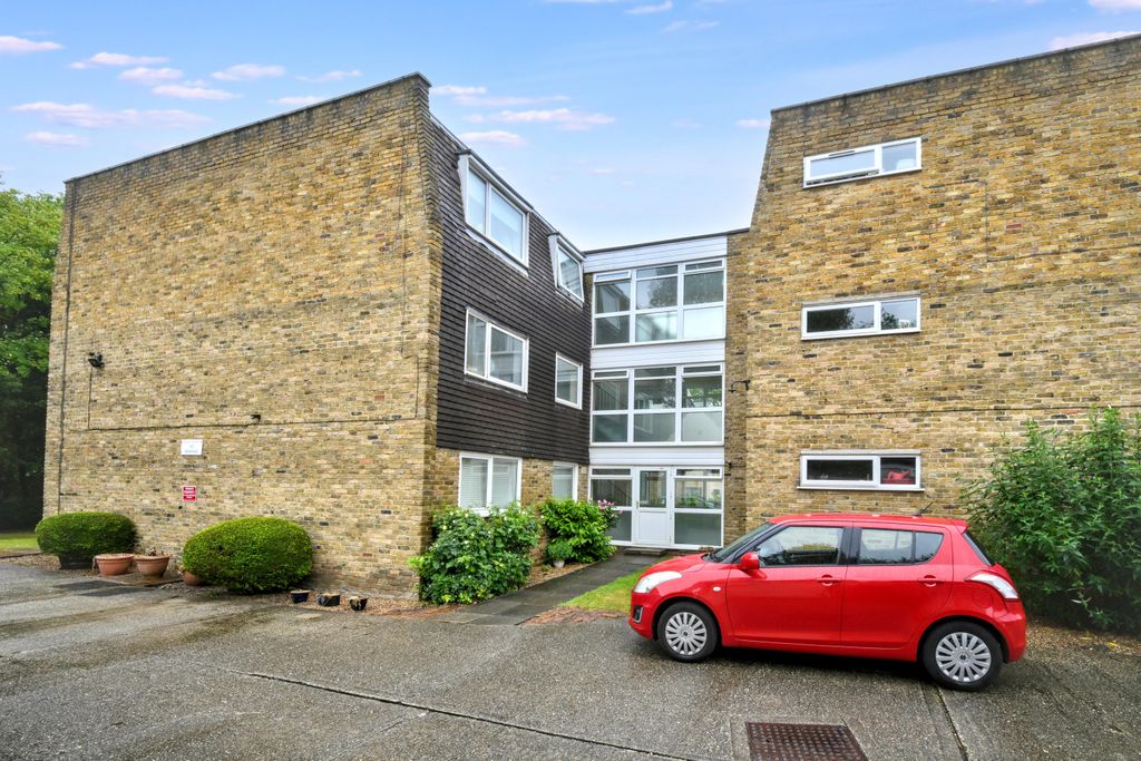Property photo 1 of 13 2 The Lodge, The Plain, Epping, CM16 6Tp
