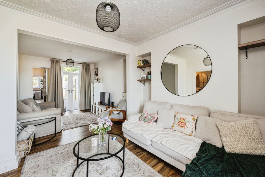 Property photo 3 of 21 Pbox-Img.Jpg