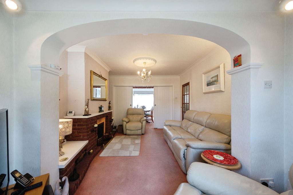Property photo 3 of 17