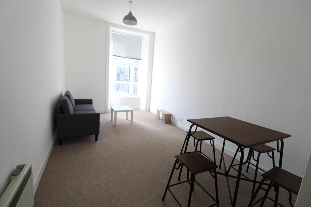 Property photo 1 of 4 Living Room