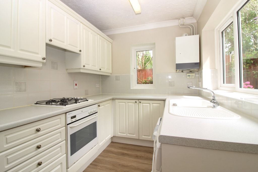 Property photo 3 of 17 Kitchen