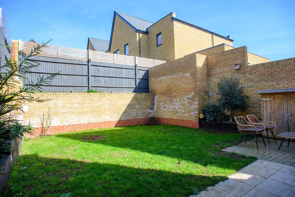 Property photo 2 of 21