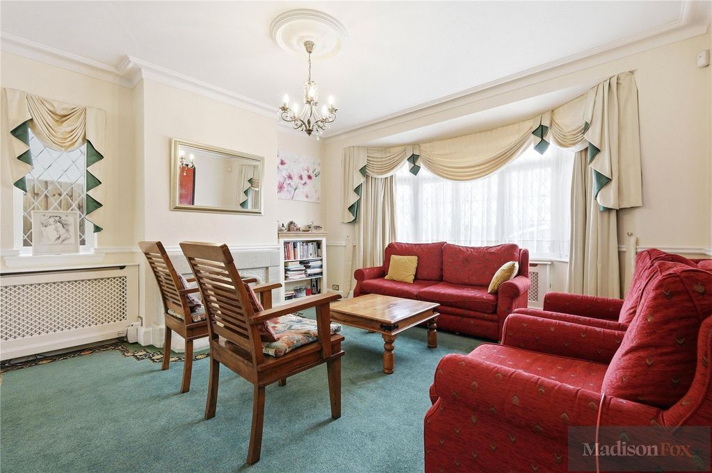 Property photo 3 of 43 Picture No. 15