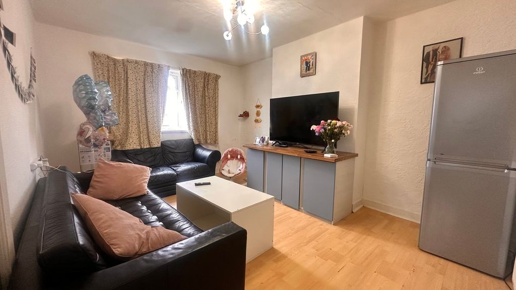 Property photo 2 of 9