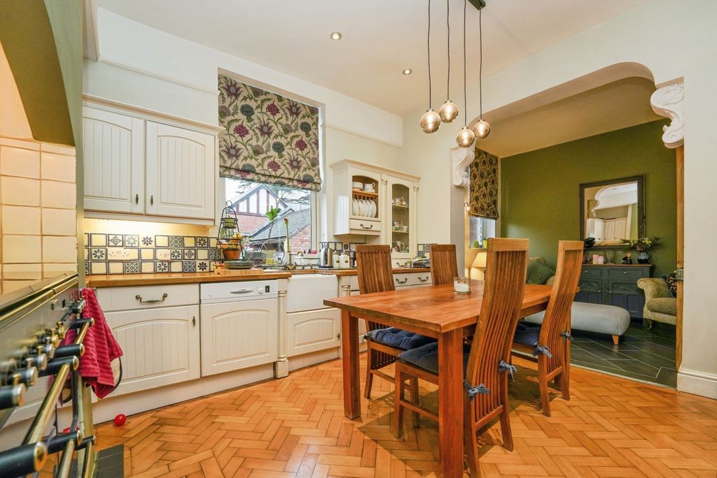 Property photo 2 of 20 Kitchen