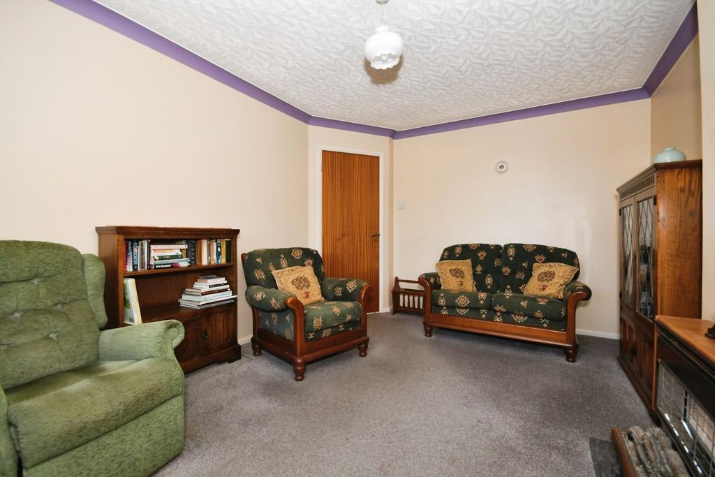 Property photo 3 of 14 Lounge 02.Jpg