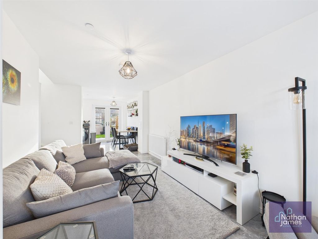 Property photo 3 of 14 Living Room