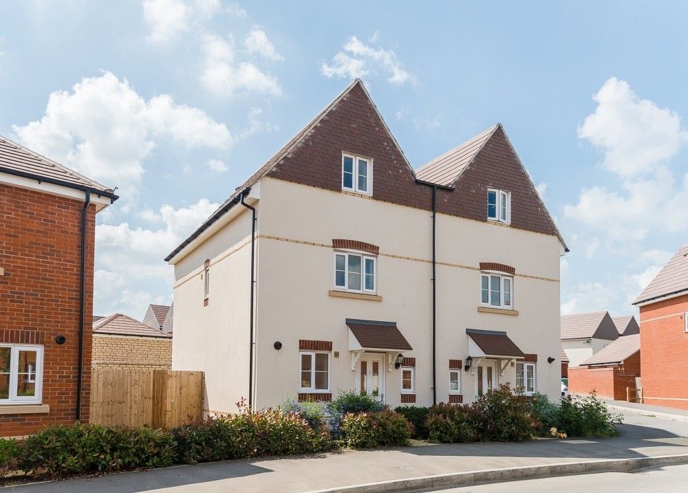 Property photo 1 of 17 Front Aspect (Main)