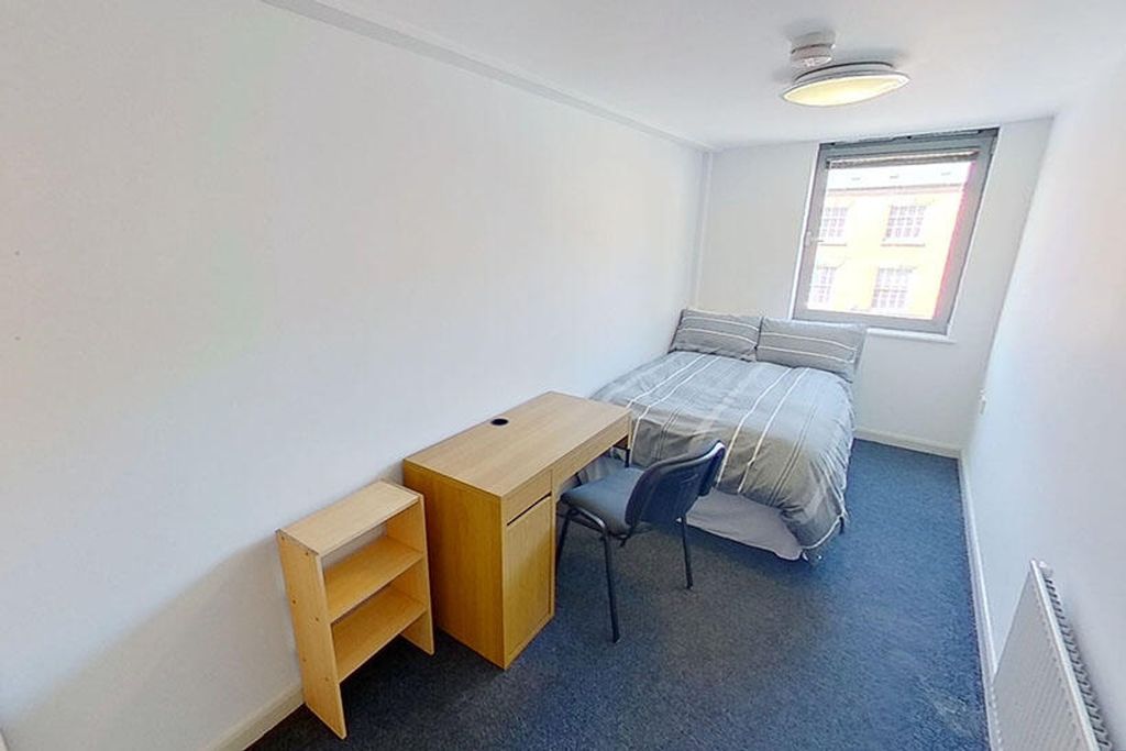 Property photo 3 of 8 This Inviting Double Bedroom Features A Comfortabl...
