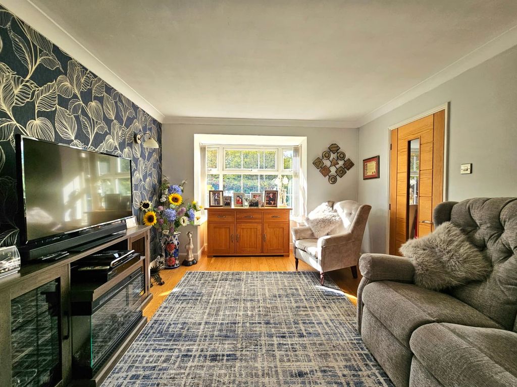 Property photo 2 of 32