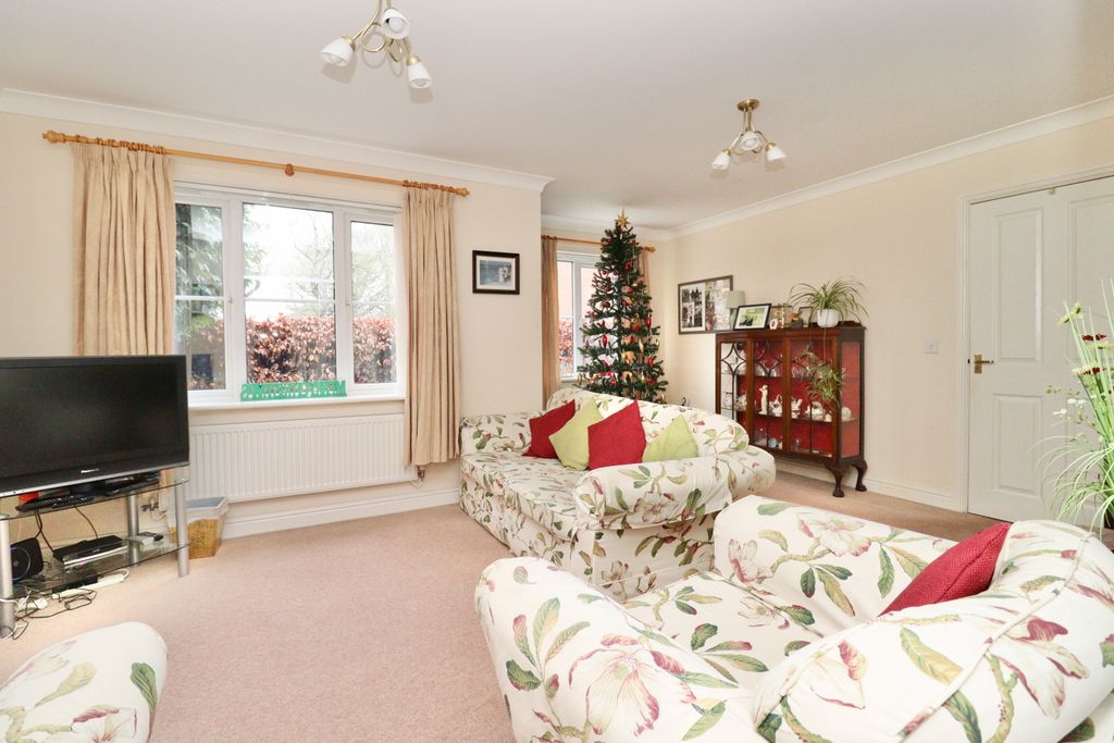 Property photo 3 of 16