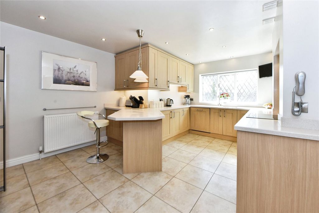 Property photo 2 of 20 Stunning Kitchen