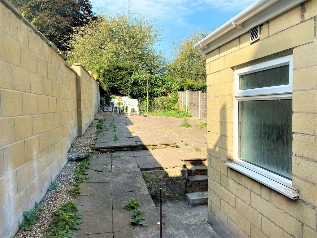 Property photo 3 of 9 Garden