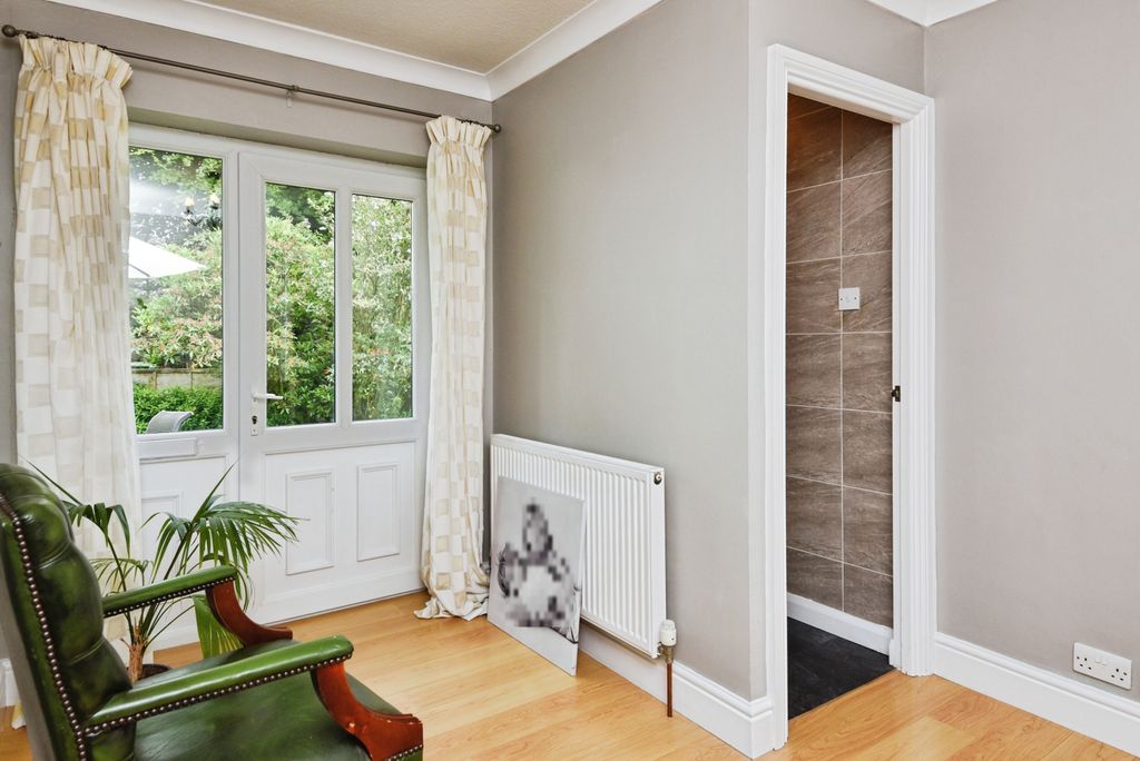 Property photo 3 of 19 07