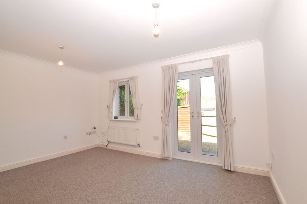 Property photo 2 of 21