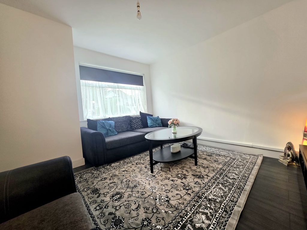 Property photo 3 of 11 6