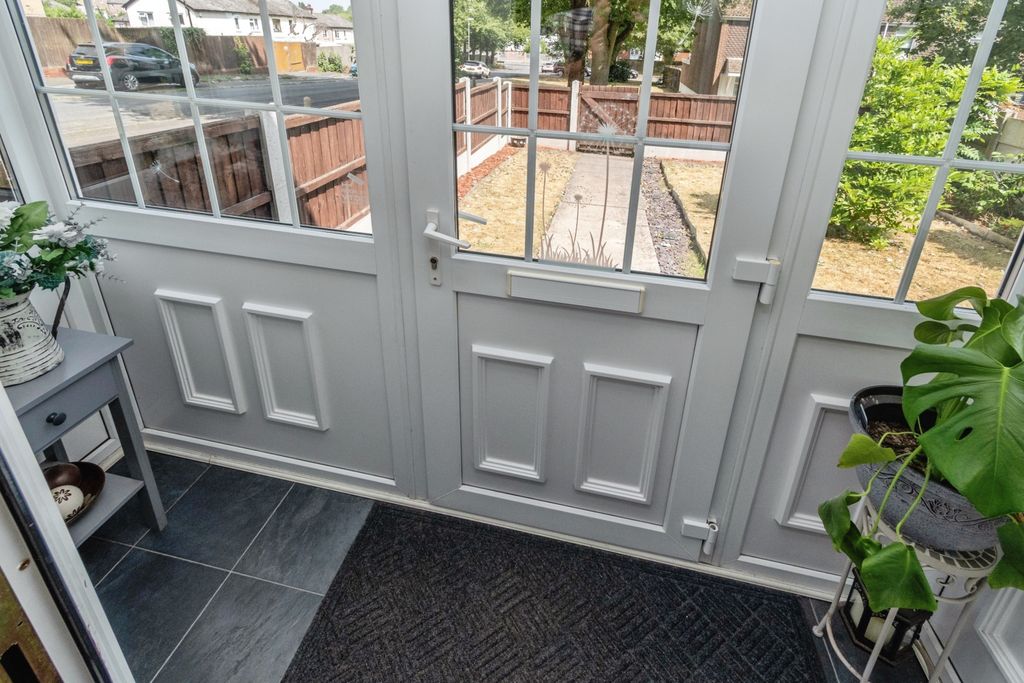Property photo 3 of 27