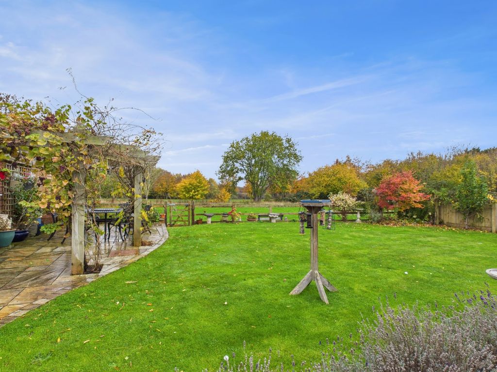 Property photo 3 of 25 Garden