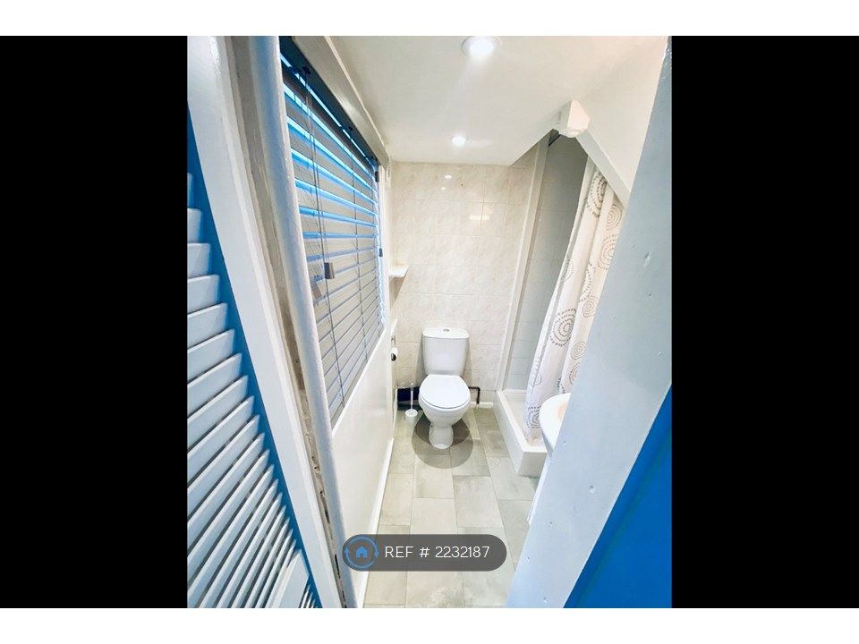 Property photo 2 of 11 Snug En-Suite