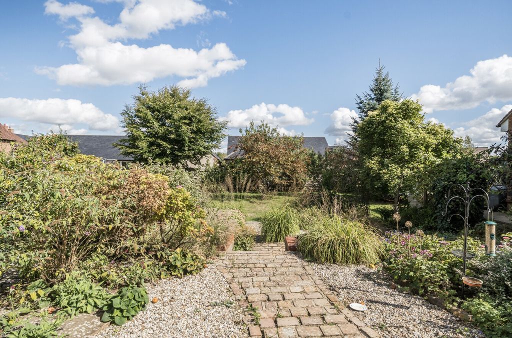 Property photo 2 of 14 Garden