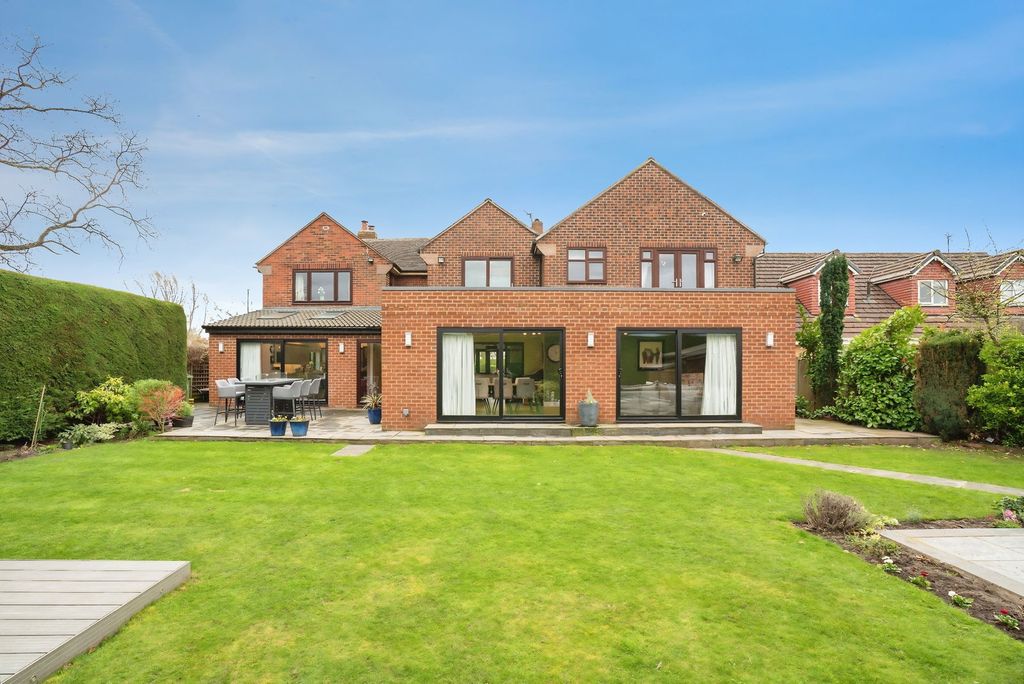 Property photo 1 of 66