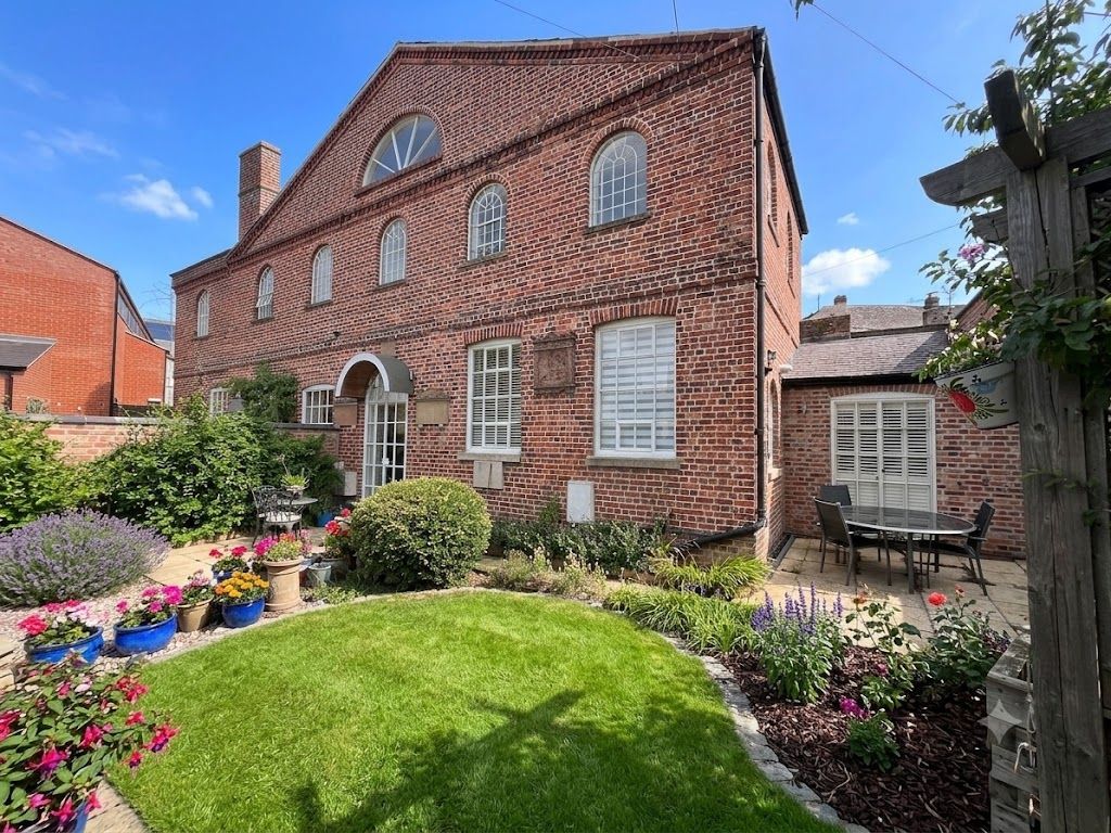 Property photo 2 of 21