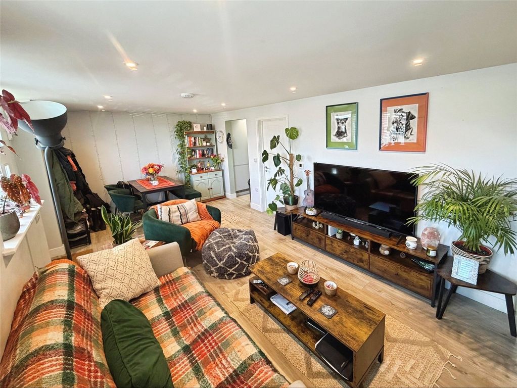 Property photo 3 of 19 Living Room