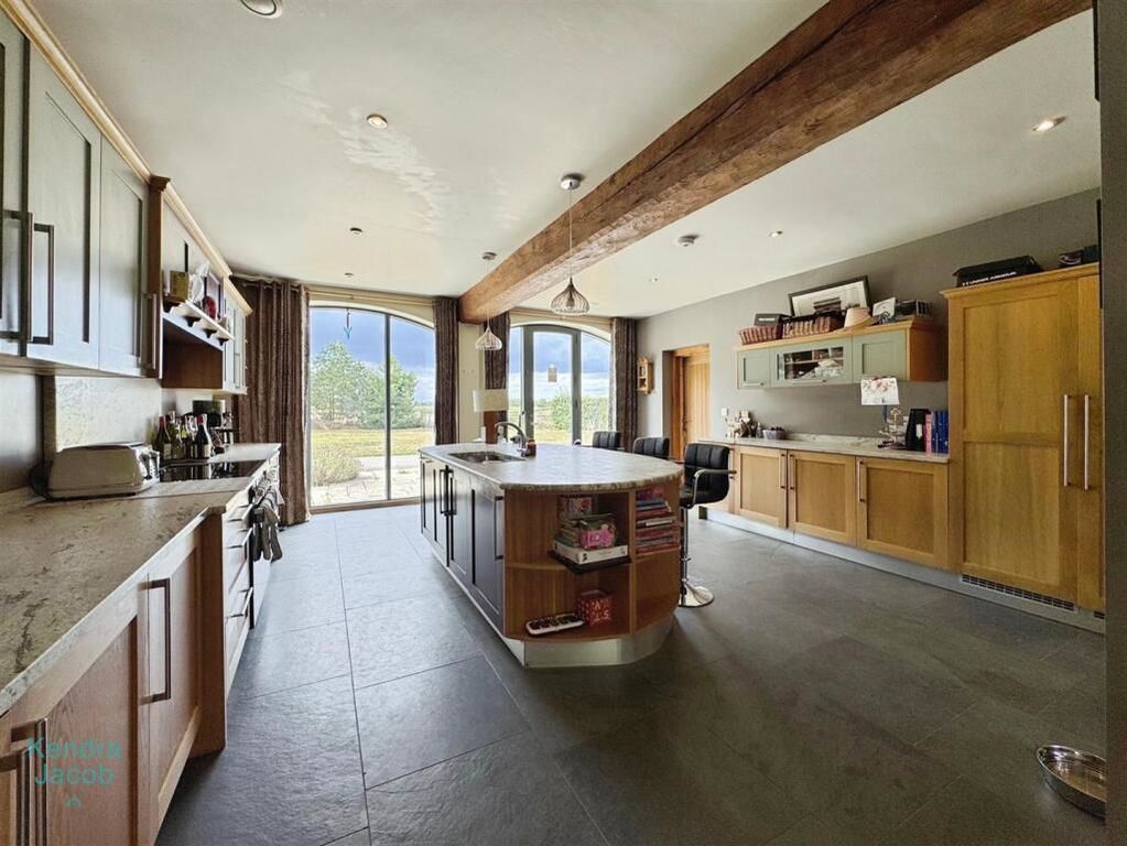 Property photo 3 of 34 Photo 28