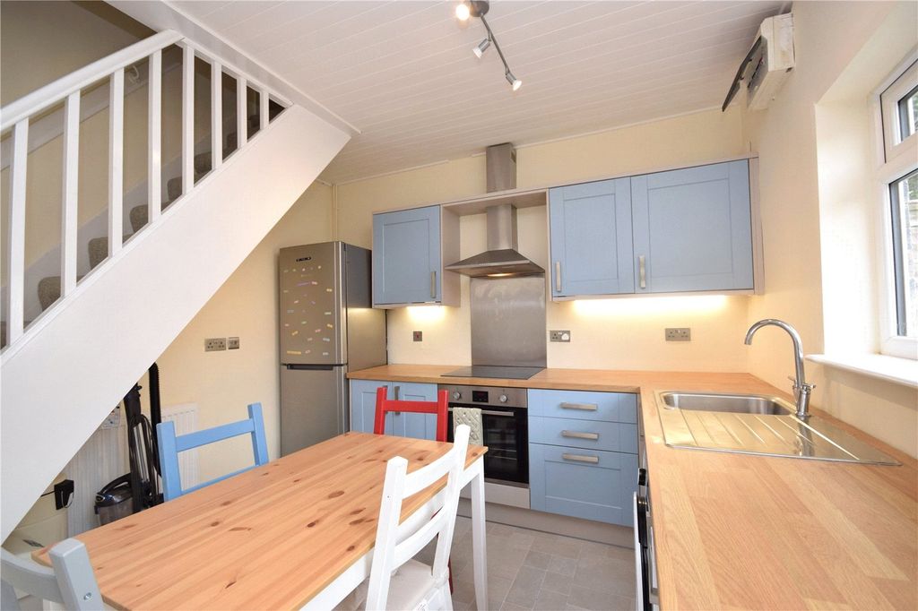 Property photo 3 of 10 Dining Kitchen