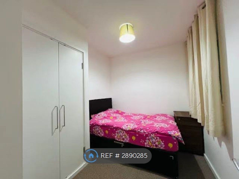Property photo 3 of 6 Double Bedroom