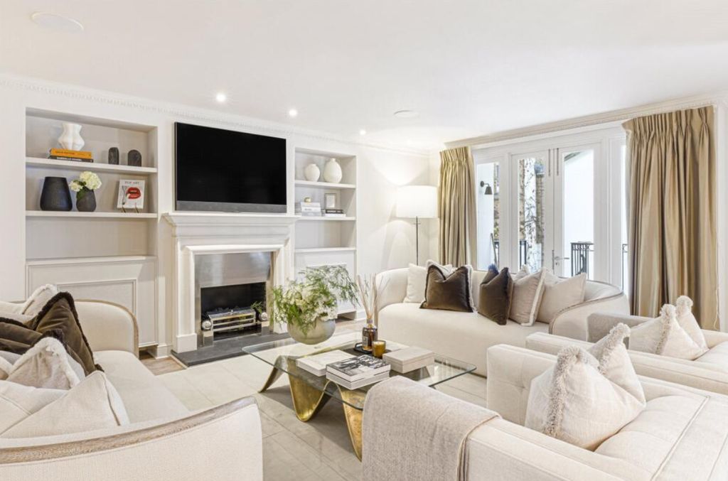 Property photo 1 of 19 Reception Room