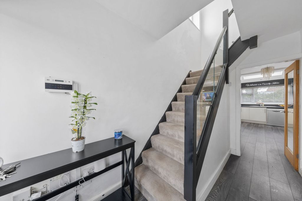 Property photo 3 of 25