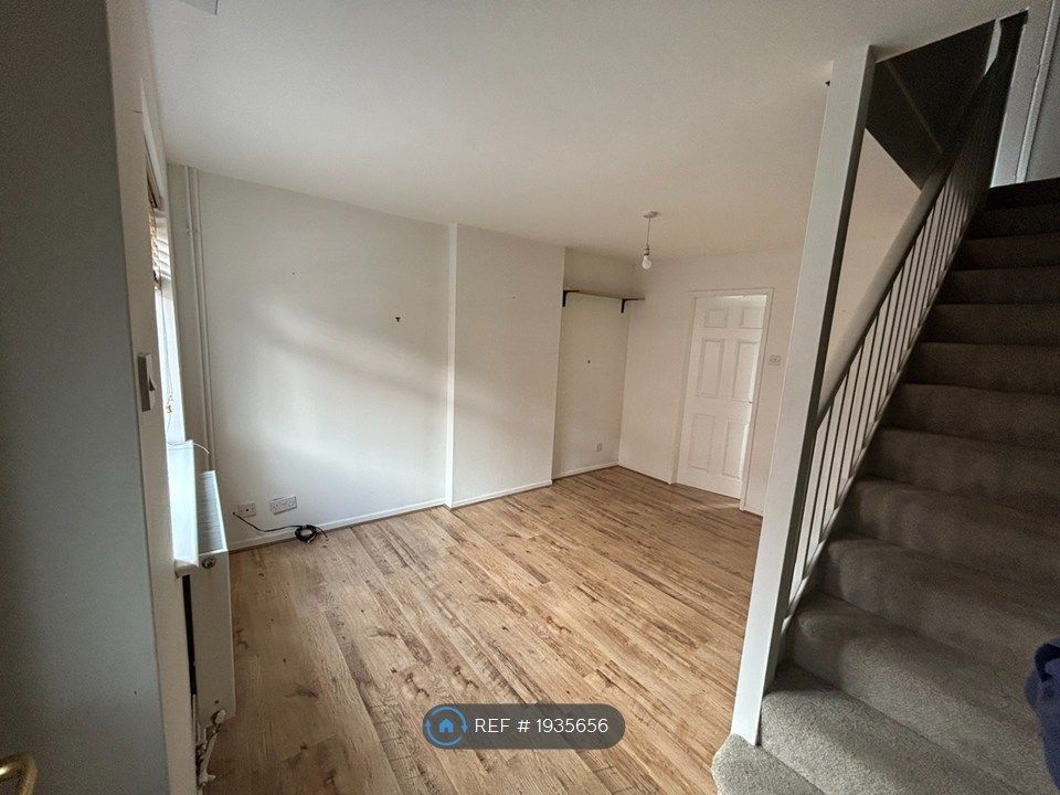 Property photo 2 of 7 Sitting / Dining