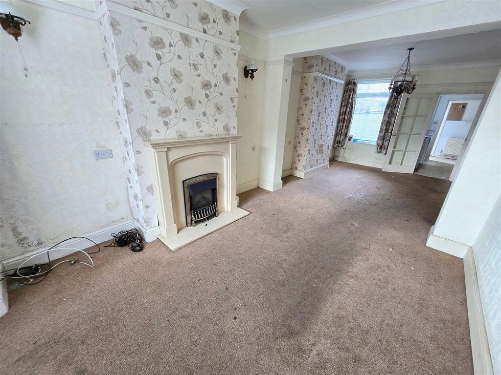 Property photo 3 of 9 Lounge/Diner