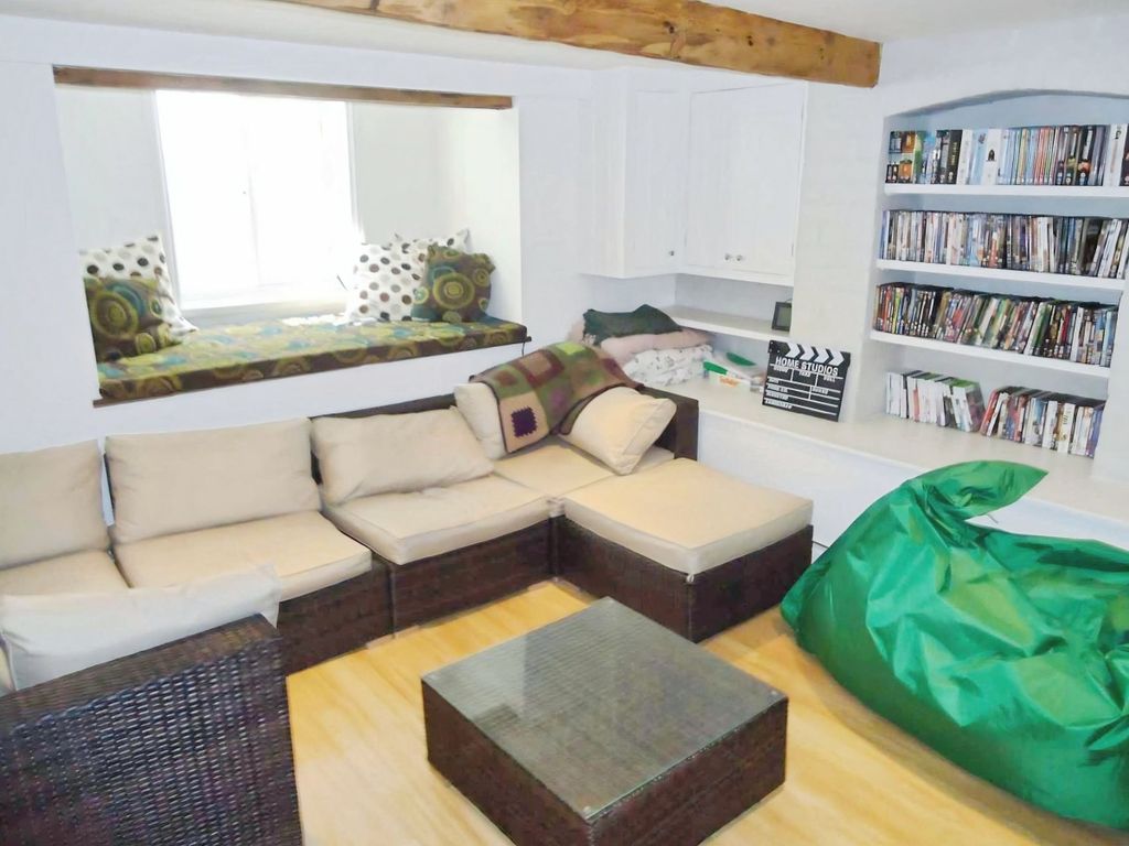 Property photo 3 of 12