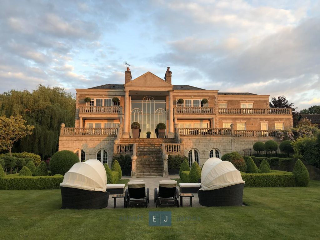 Property photo 1 of 58