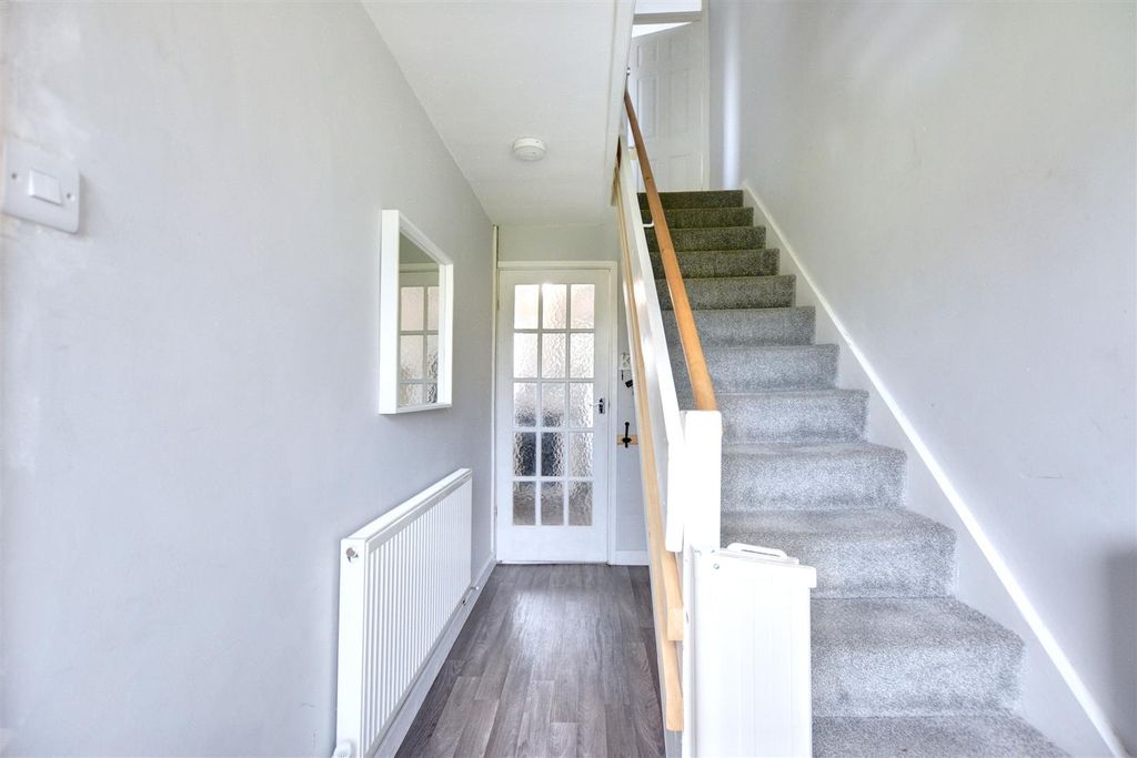 Property photo 2 of 25 Entrance Hall.Jpeg