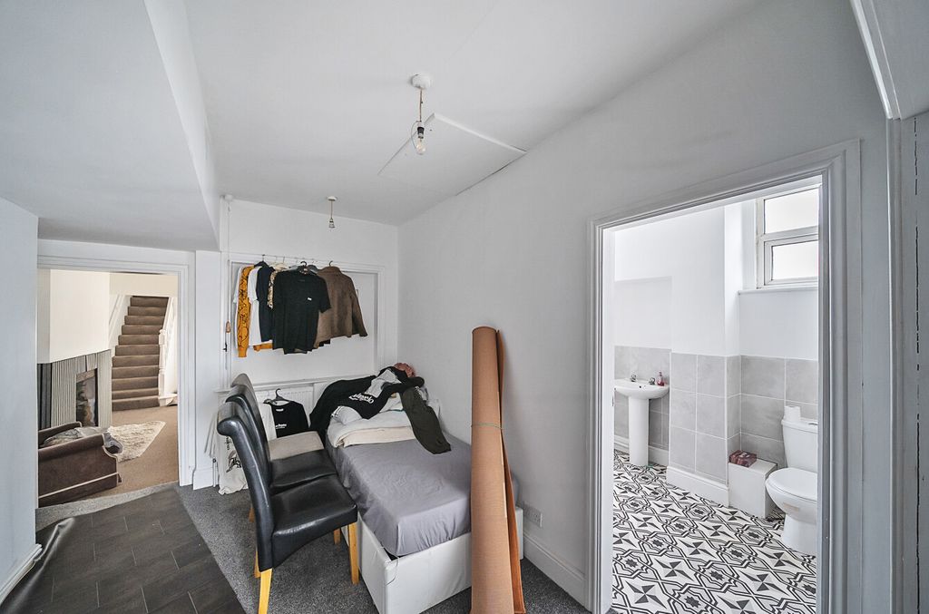 Property photo 3 of 21 1328141-13-687Fa0...