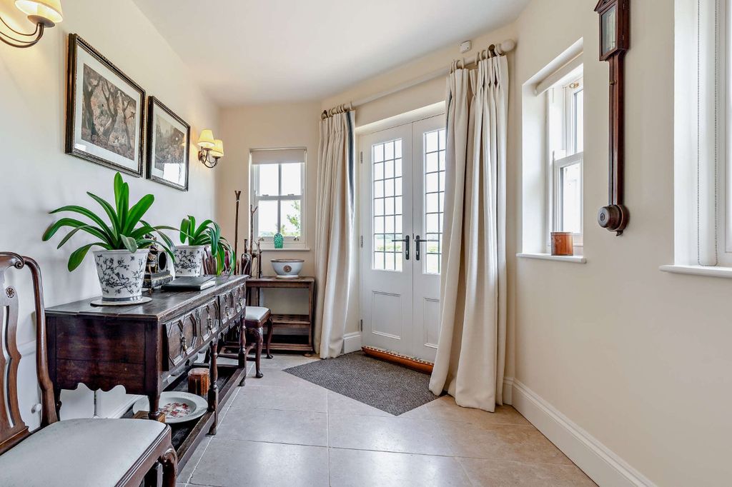Property photo 3 of 27 Entrance Porch