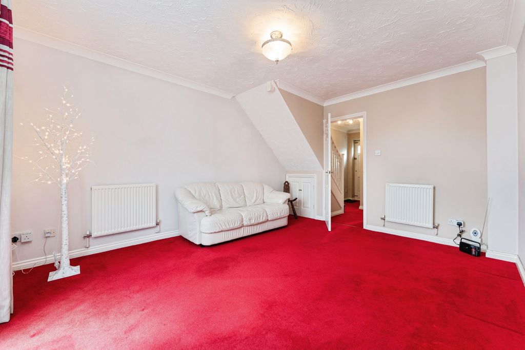 Property photo 2 of 20