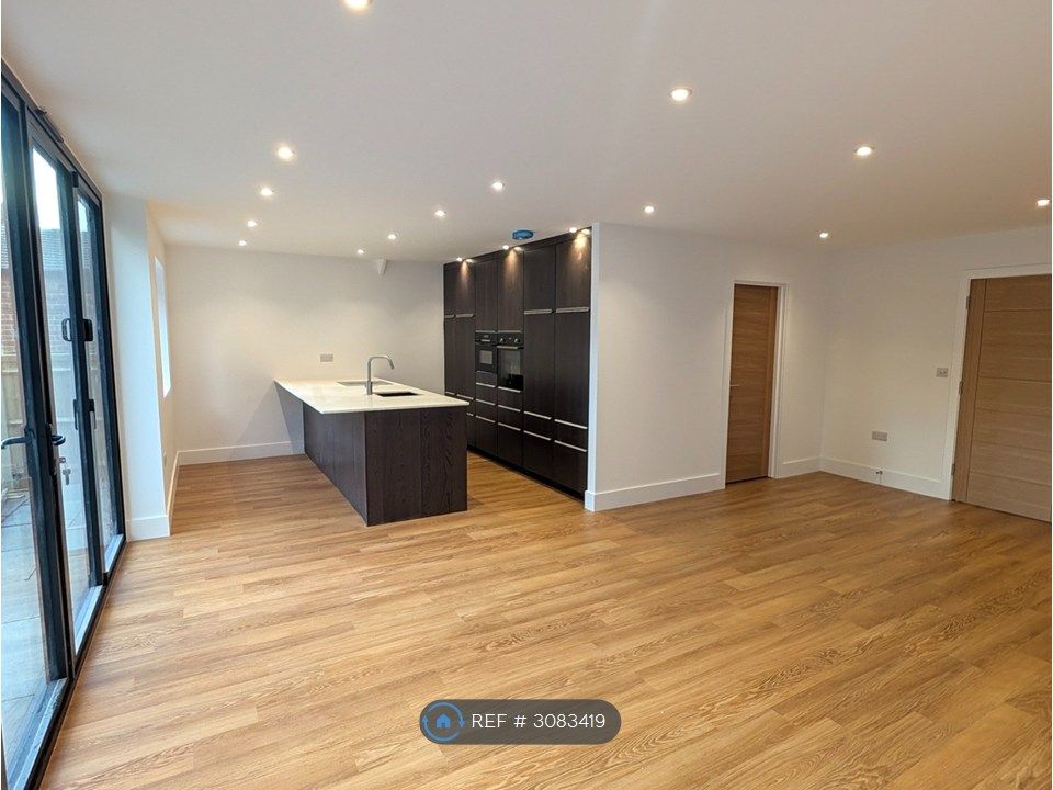 Property photo 1 of 28