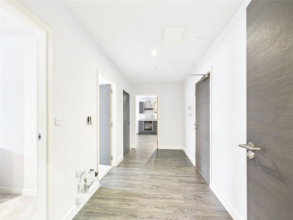 Property photo 2 of 9 Hallway