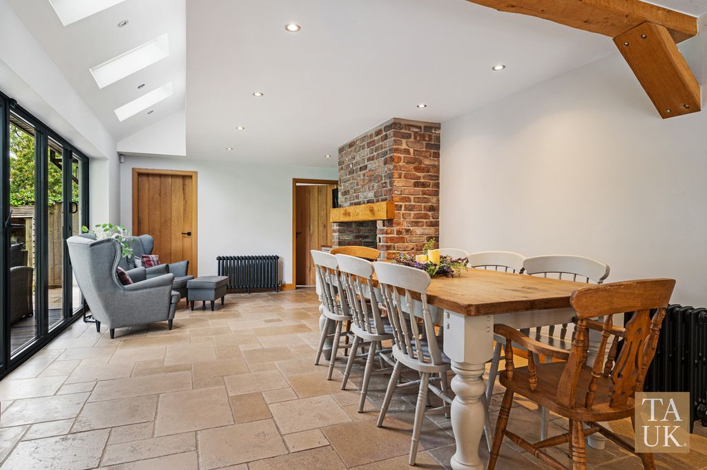 Property photo 3 of 37