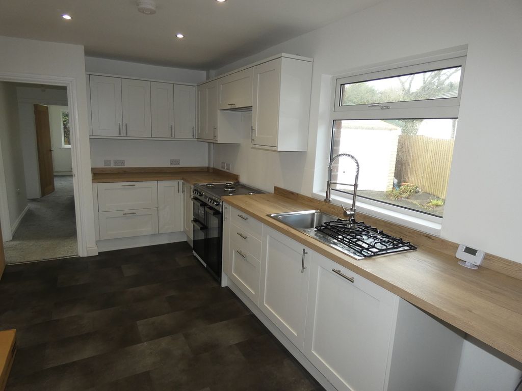 Property photo 3 of 7 Kitchen