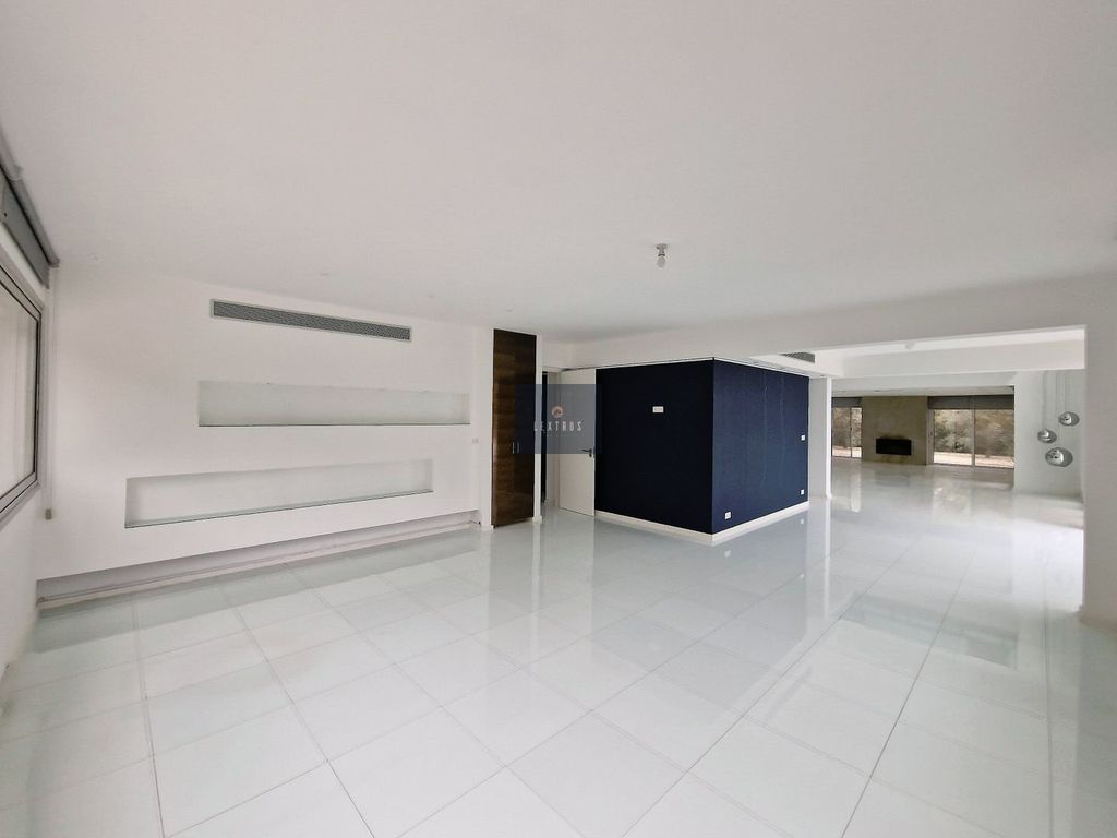 Property photo 3 of 40